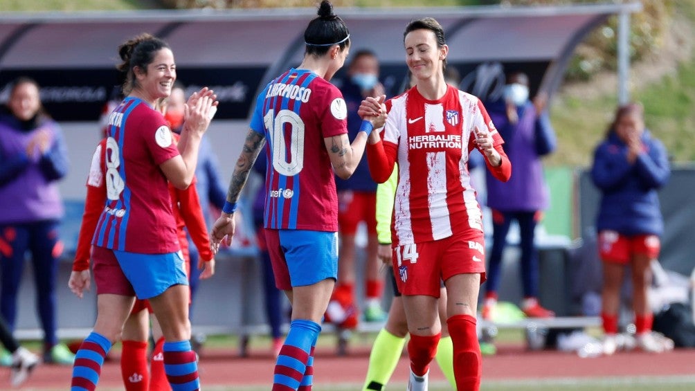 Virginia Torrecilla en la cancha ante Barcelona