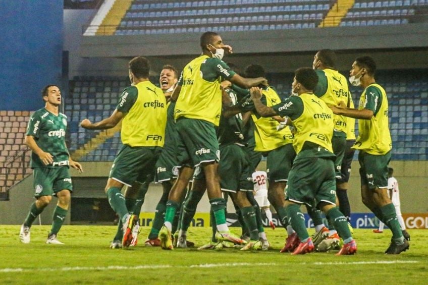 Jugadores de Palmeiras festejando el pase a la final