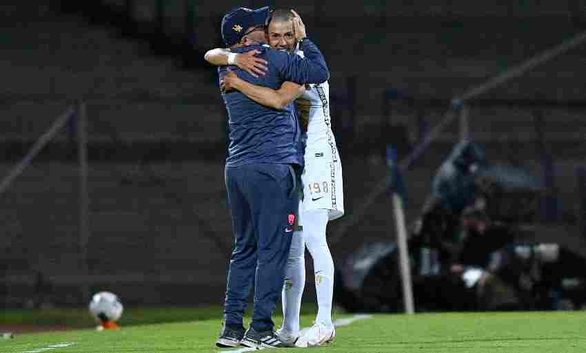 Andrés Lillini y Jorge Ruvalcaba, tras el primer gol del canterano