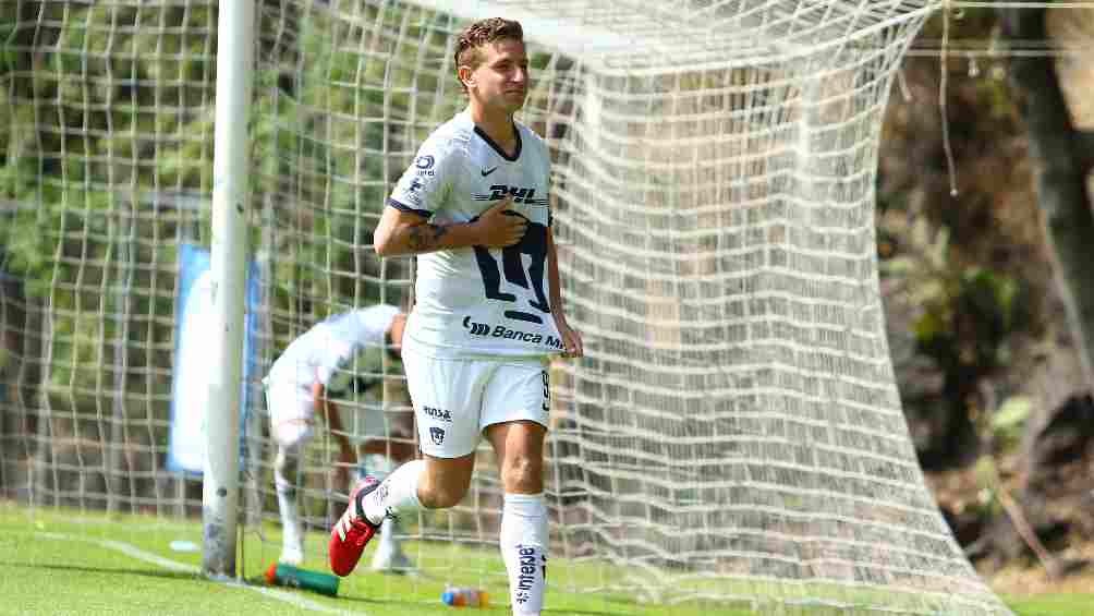 Juan José Miguel en un partido con las inferiores de Pumas