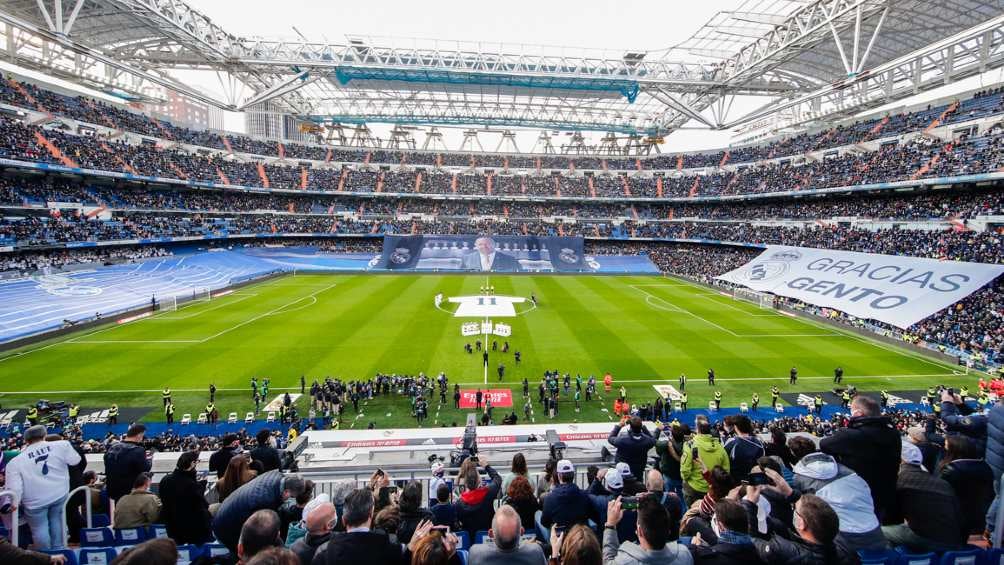 Santiago Bernabéu rindió homenaje y despidió a Francisco Gento