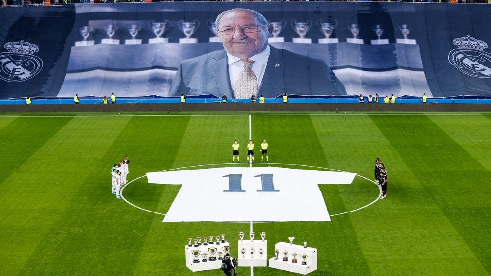 Santiago Bernabéu rindió homenaje y despidió a Francisco Gento