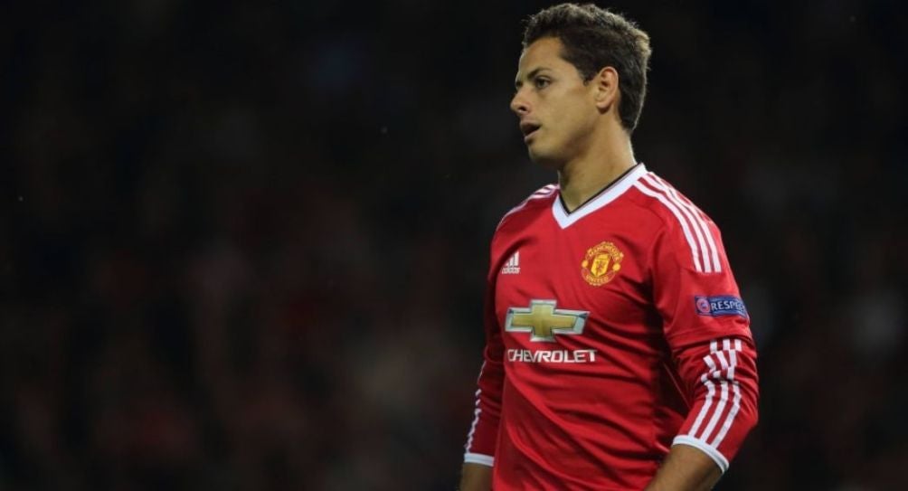 Javier Hernández en un partido con el Manchester United