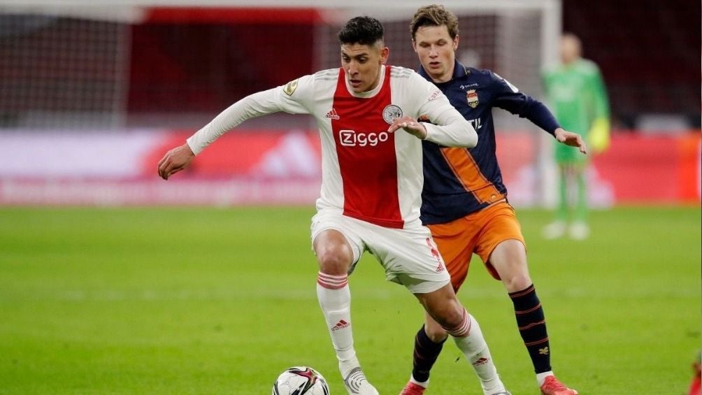 Álvarez en un partido con el Ajax