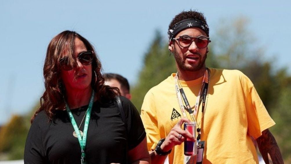 Neymar junto a su madre