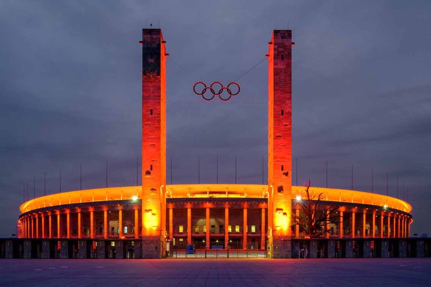 Estadio Olímpico de Berlín durante la noche