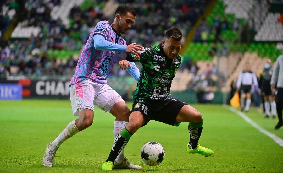 Meneses en juego ante Pachuca