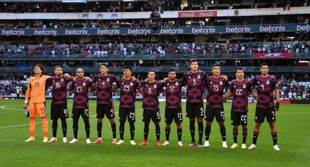 Selección Mexicana entonando el Himno Nacional