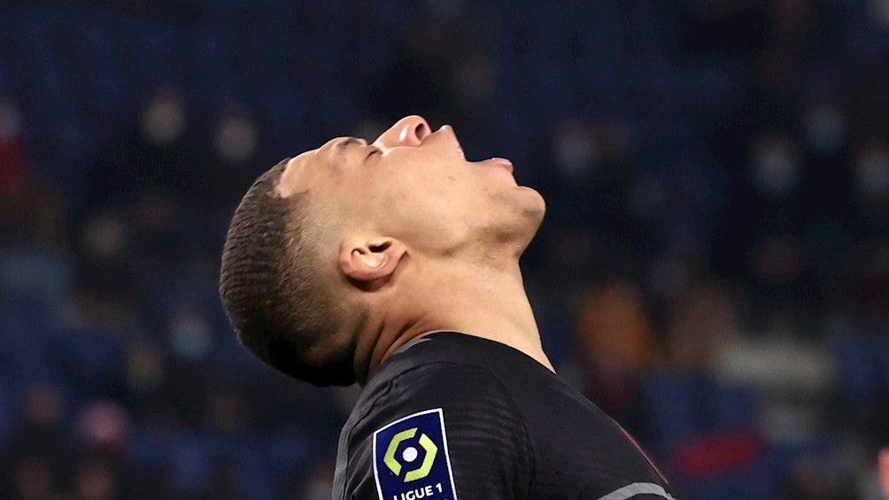 Kylian Mbappé durante un partido con el PSG