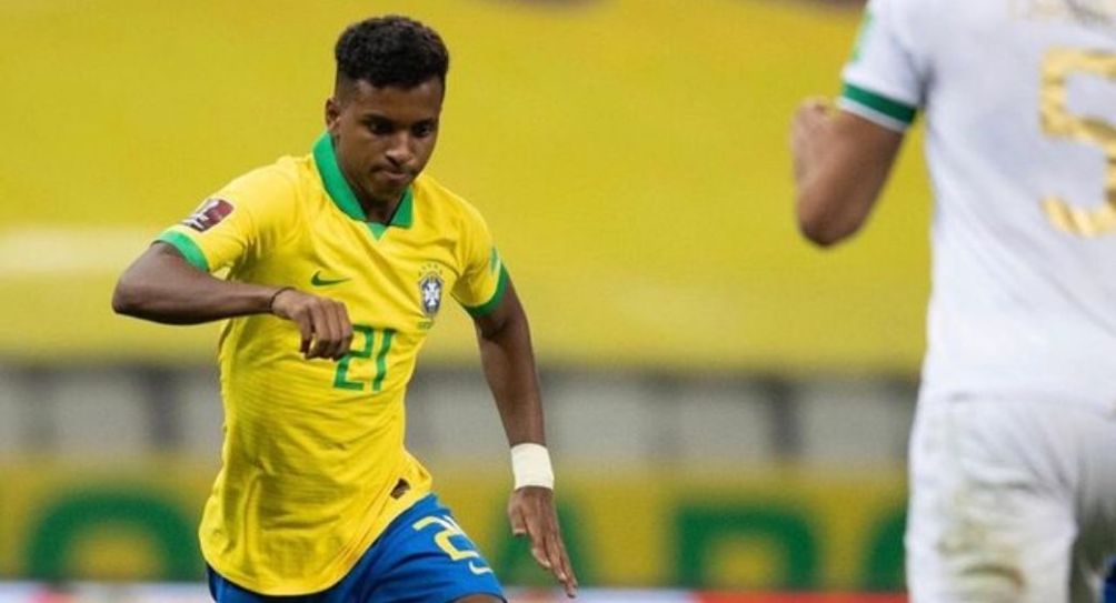 Rodrygo durante un partido de Brasil