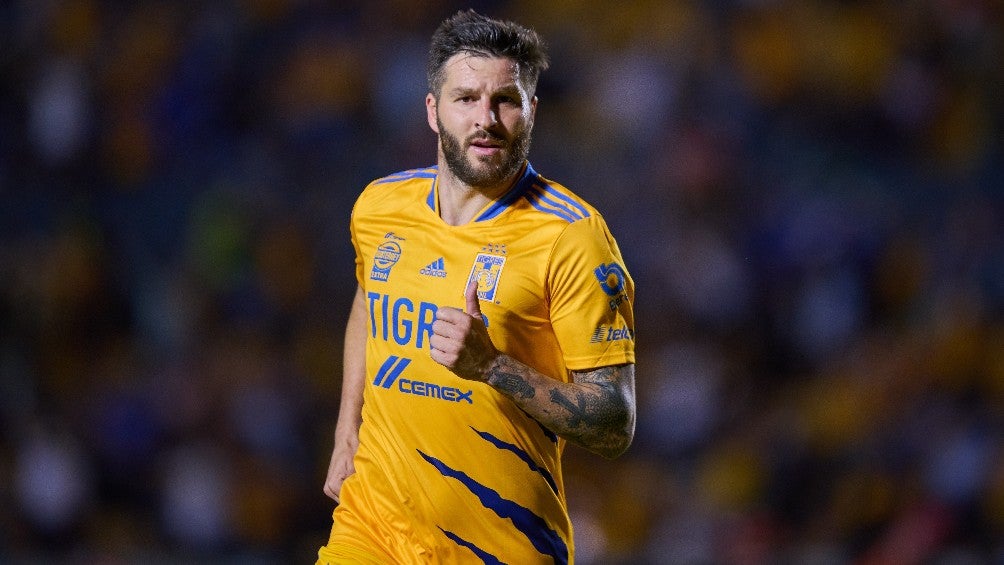 André-Pierre Gignac jugando partido con Tigres en la Liga MX