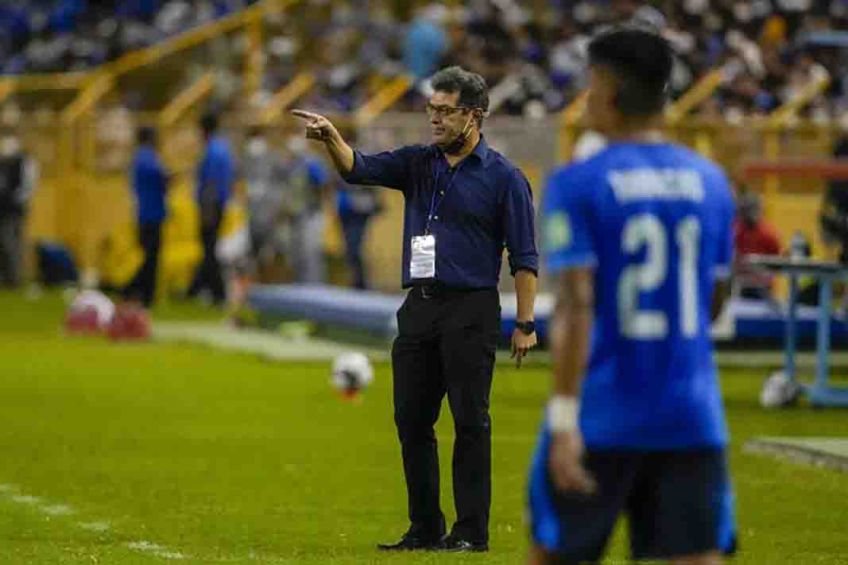 Hugo Pérez, entrenador de El Salvador 