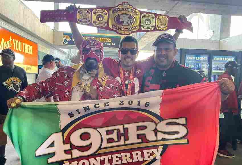 49er luchador conviviendo con la afición 