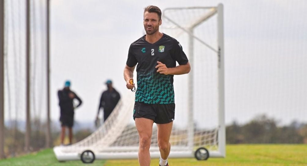 Gary Kagelmacher entrenando con León