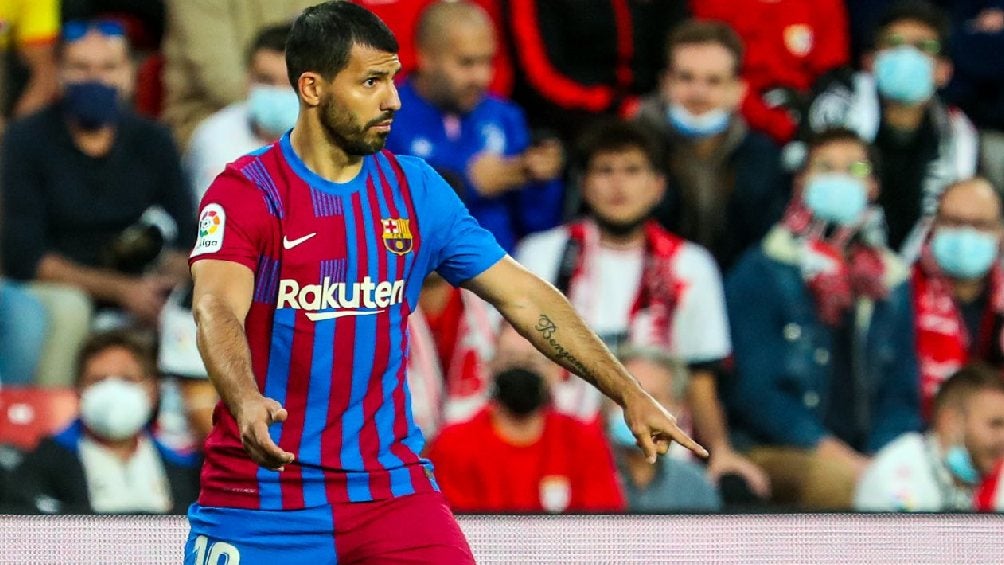 Sergio 'Kun' Agüero jugando partido con el Barcelona en LaLiga