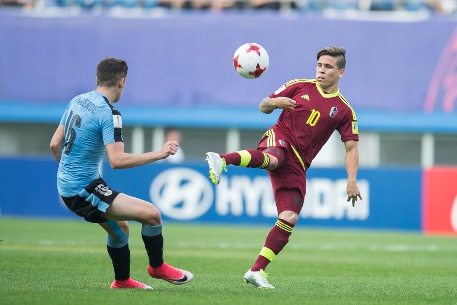 Yeferson Soteldo durante un partido con Venezuela