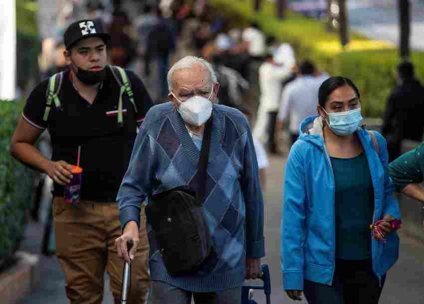 Personas con cubrebocas en la CDMX 