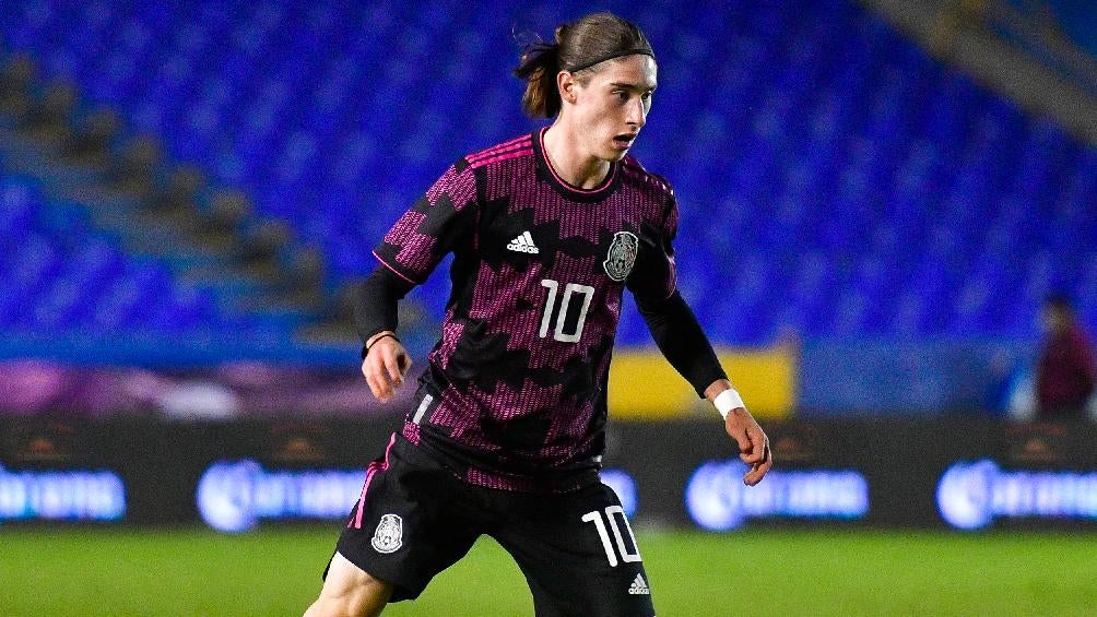 Marcelo Flores jugando partido con la Selección Mexicana Sub-20