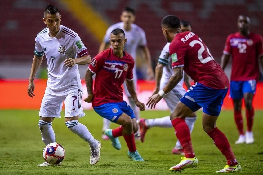 Roberto Alvarado durante el partido contra Costa Rica