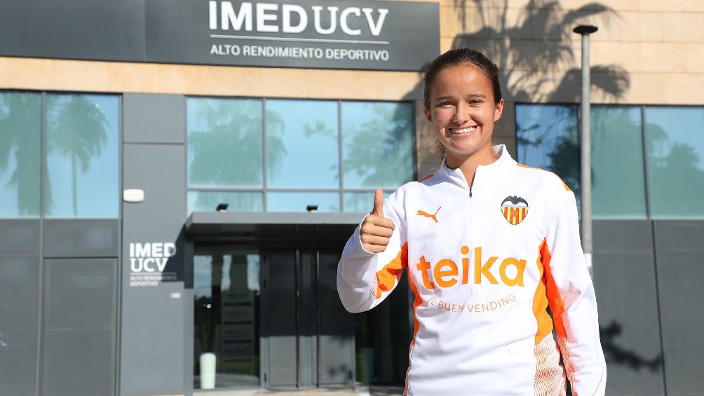 Sofía Álvarez en su presentación oficial con el Valencia Femenil