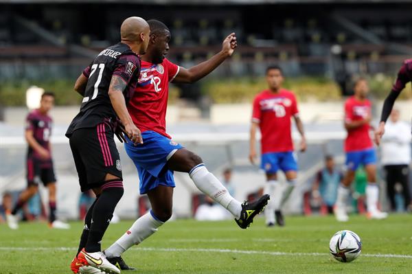 Chaka Rodríguez en acción con el Tricolor ante Costa Rica