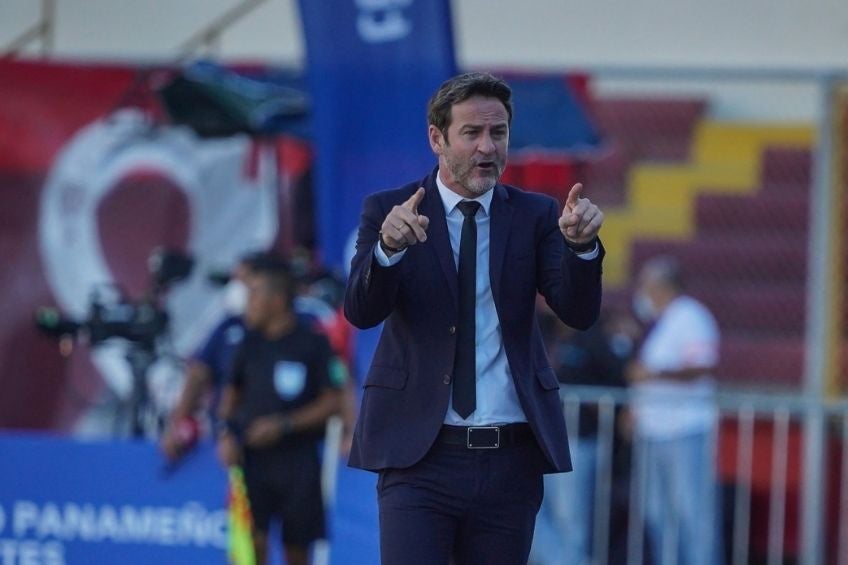 Entrenador de Panamá durante el partido