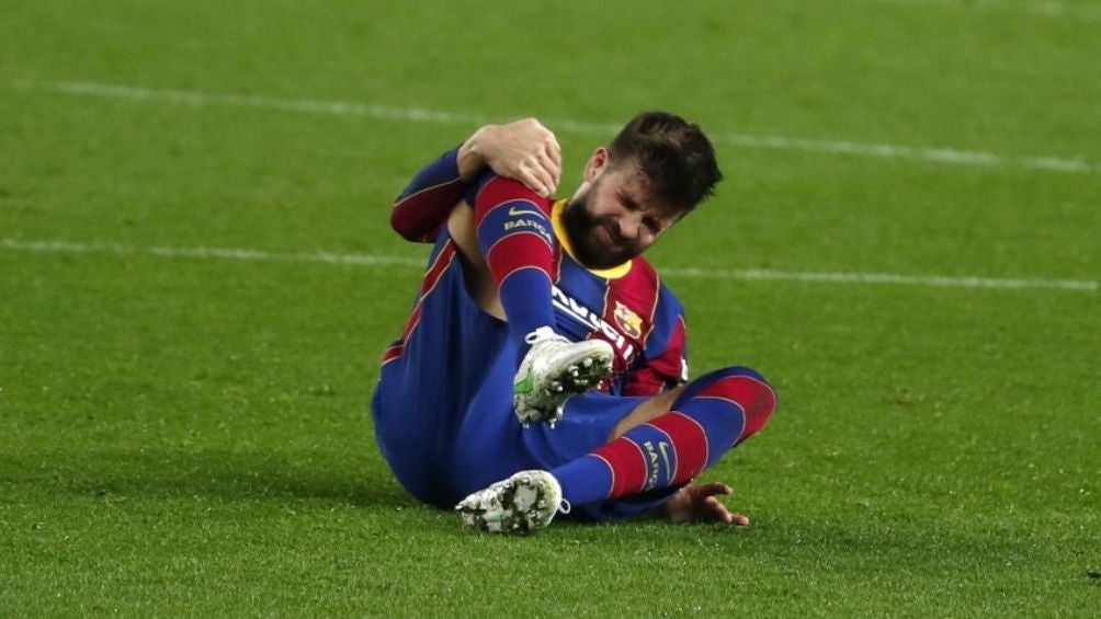 Piqué luego de una lesión de rodilla