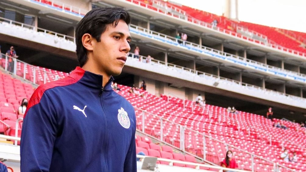 Macías fue registrado con las Chivas