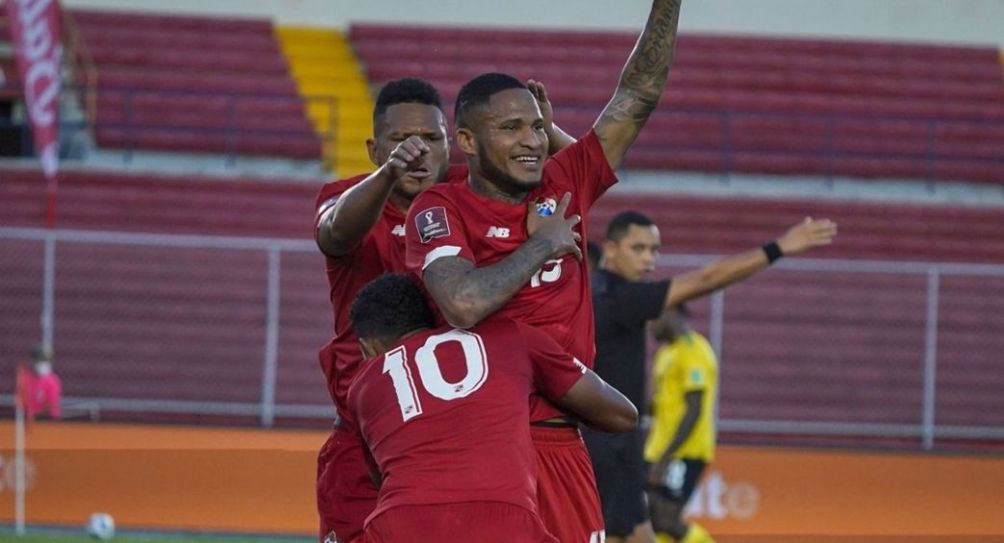 Jugadores de Panamá festejando un gol