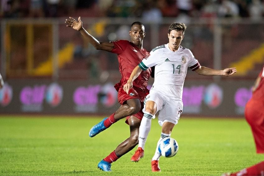 Sebastián Córdova durante el partido contra Panamá