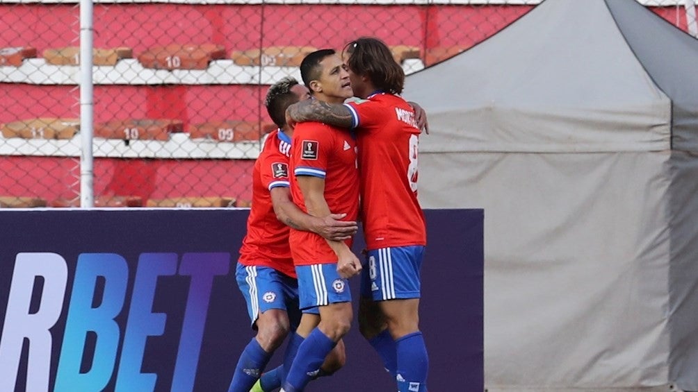 Jugadores de Chile festejando un gol vs Bolivia