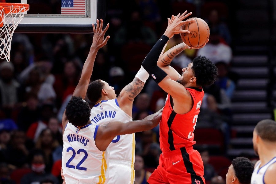 Juan Toscano durante un partido con los Warriors