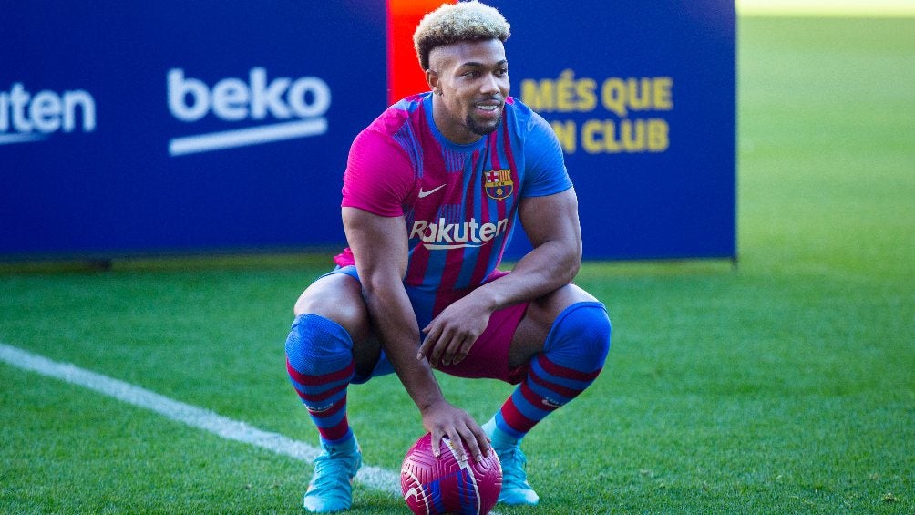 Adama Traoré en su presentación con el Barcelona