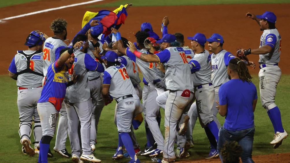 Caimanes de Barranquilla celebrando título de la Serie del Caribe