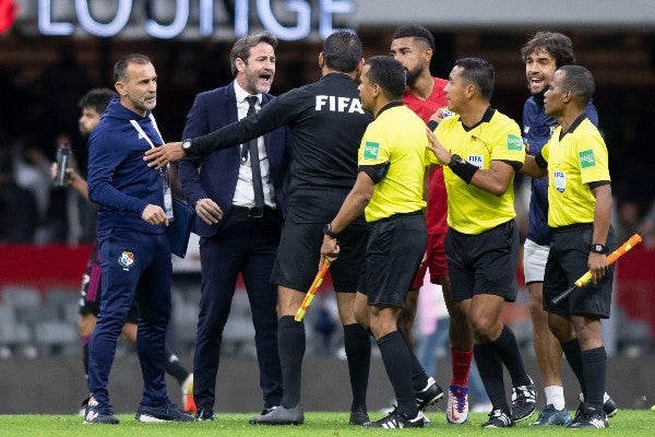 Thomas Christiansen reclama al cuerpo arbitral en el México vs Panamá