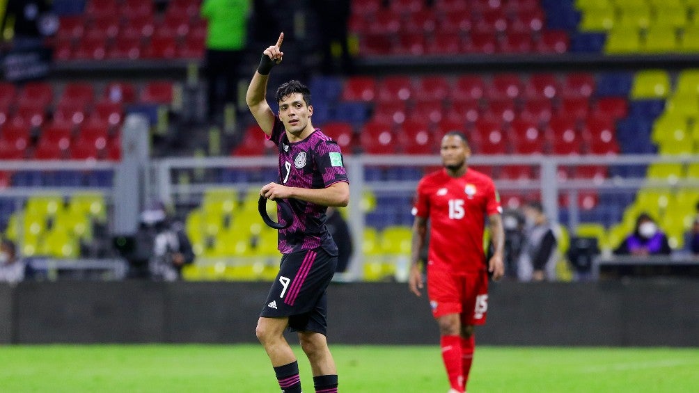 Raúl Jiménez en victoria ante Panamá