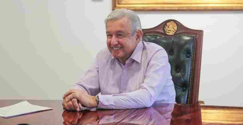 Lopez Obrador en una reunión en línea 