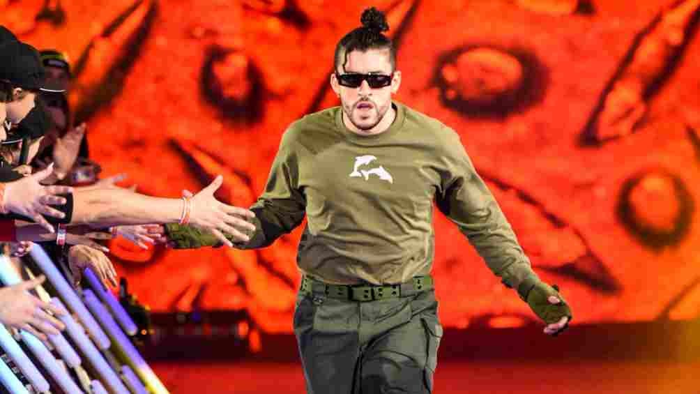 Bad Bunny entrando al Royal Rumble 