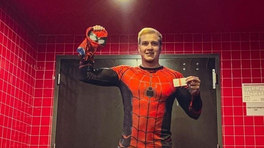 Alanís vestido de Hombre Araña