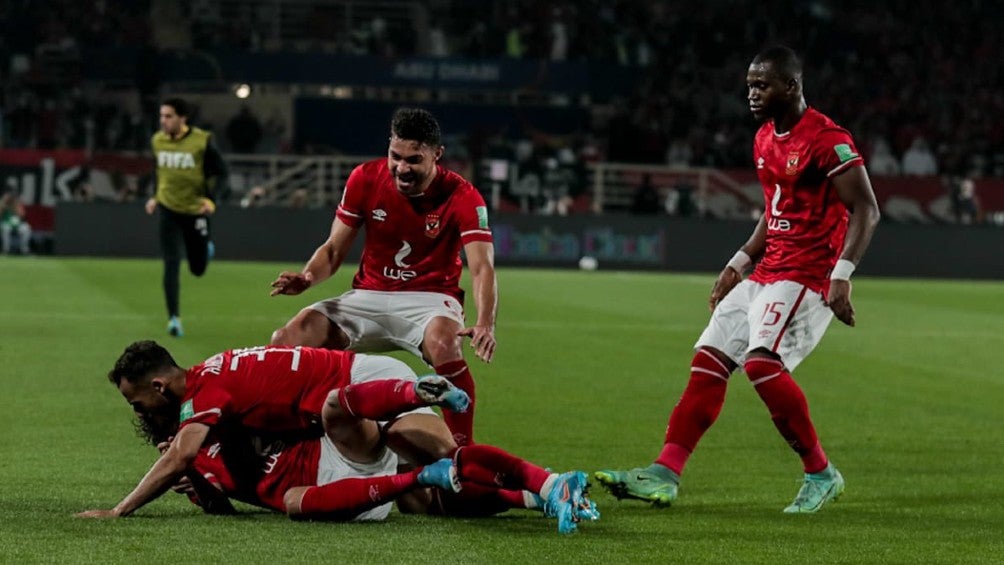 Jugadores del Al-Ahly festejando gol ante Monterrey