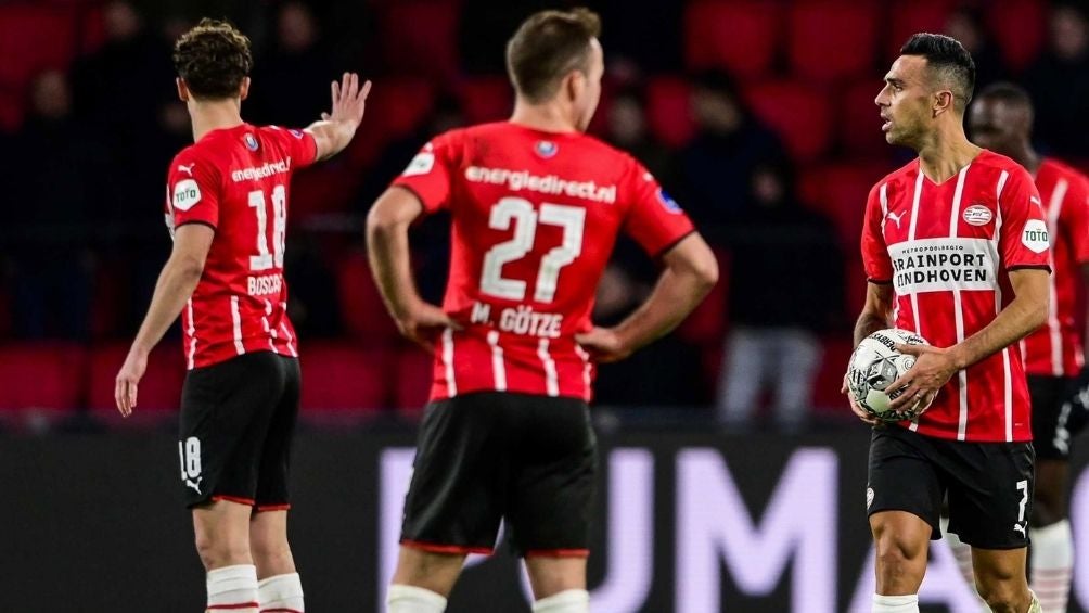 Jugadores del PSV durante el partido