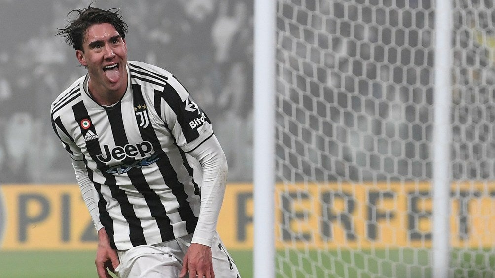 Dusan Vlahovic en festejo con la Juventus