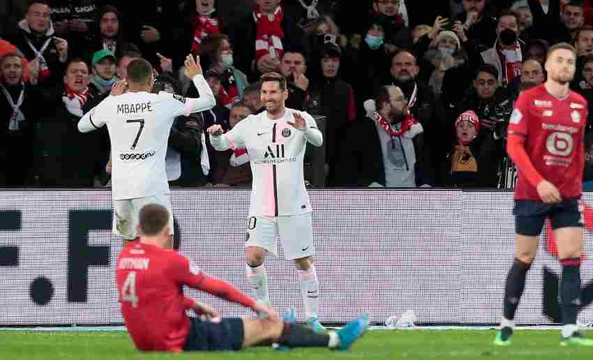 Mbappé y Messu celebrando un gol 