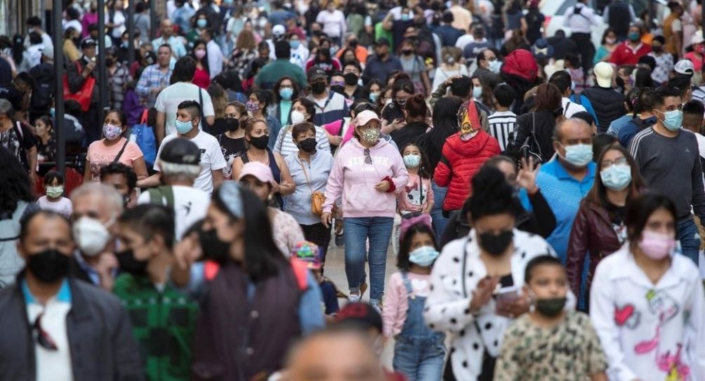 Personas caminando por el Centro Histórico