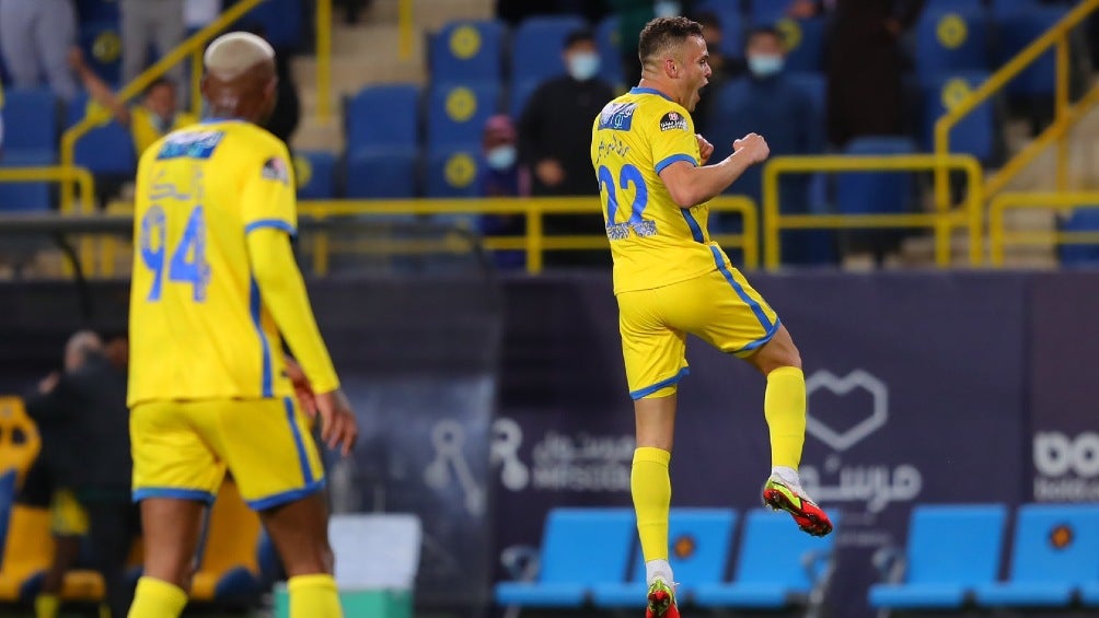 Jonathan Rodríguez festejando su primer gol con el Al-Nassr