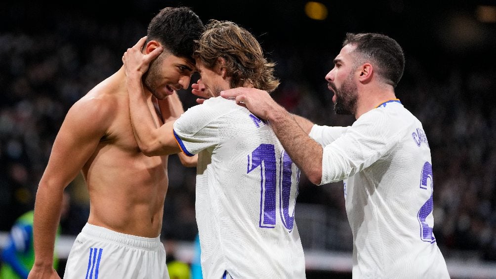 Jugadores del Real Madrid celebrando gol ante el Granada