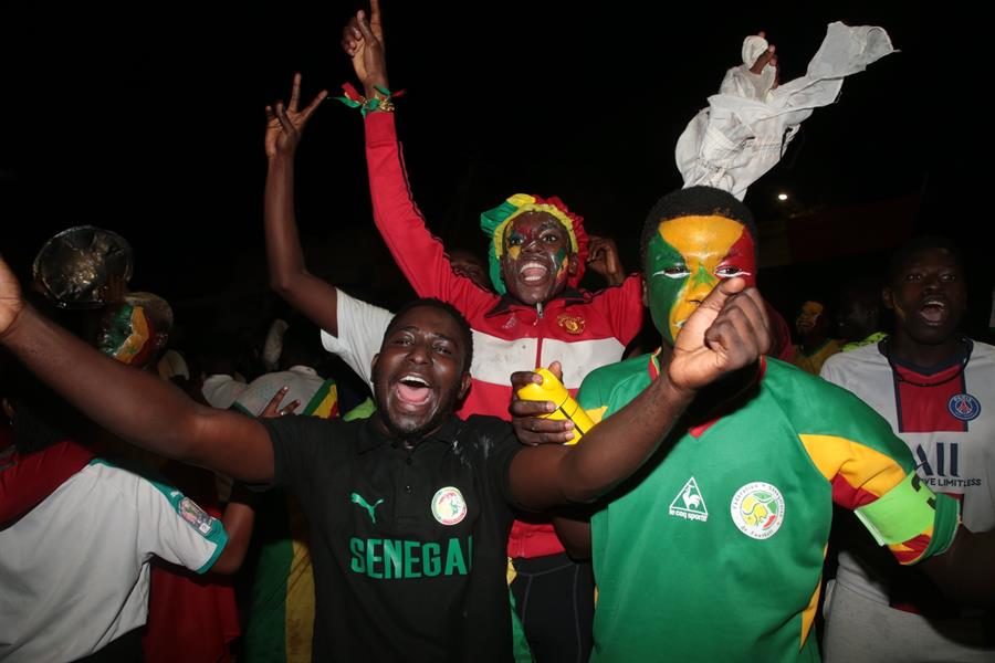 Aficionados senegaleses festejan título de su selección