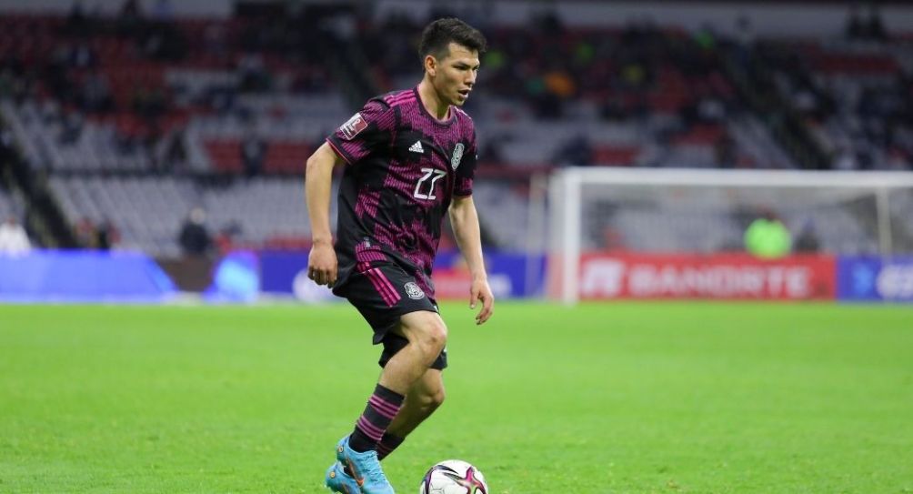 Chucky Lozano jugando con la Selección Mexicana