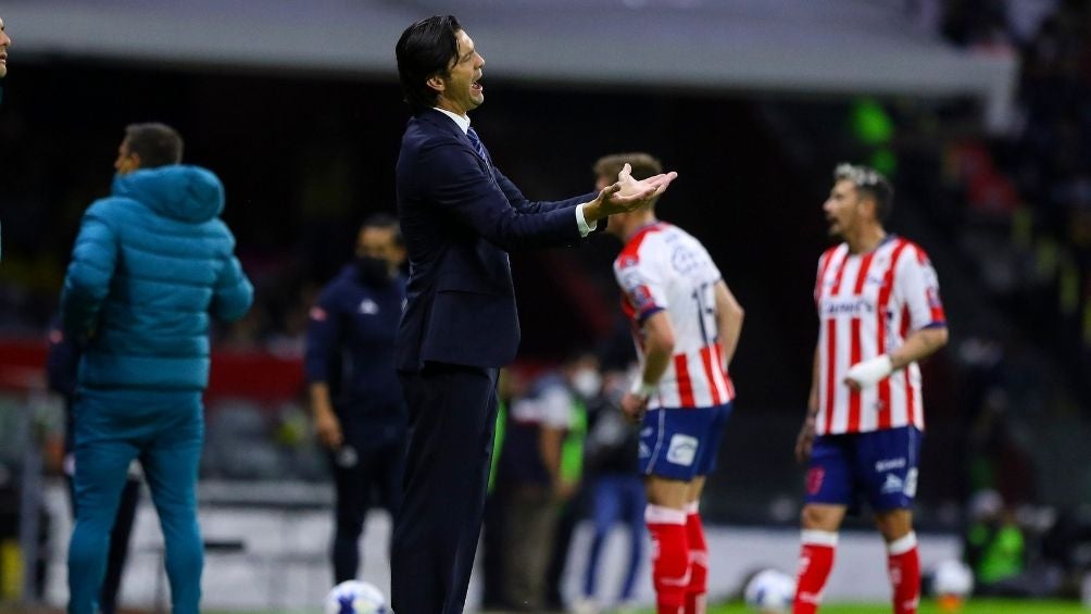 Solari en un partido con América 