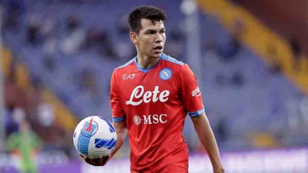 Lozano en un partido con el Napoli